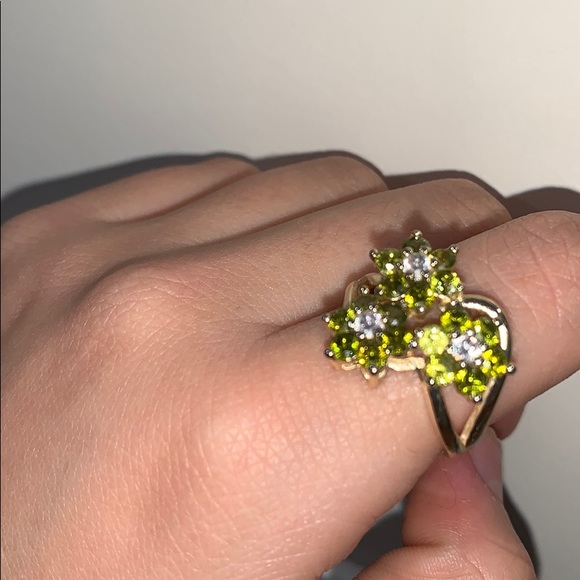 Flower ring - Picture 2 of 2